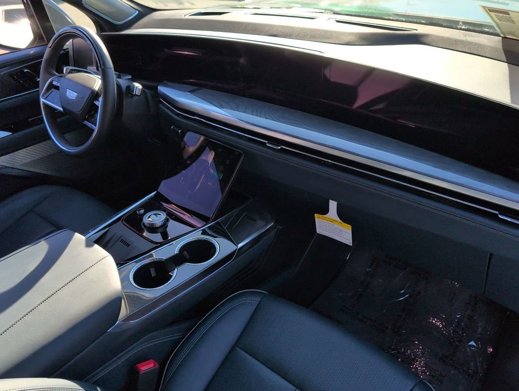 Used 2025 Cadillac Escalade IQ Luxury 2 image 32