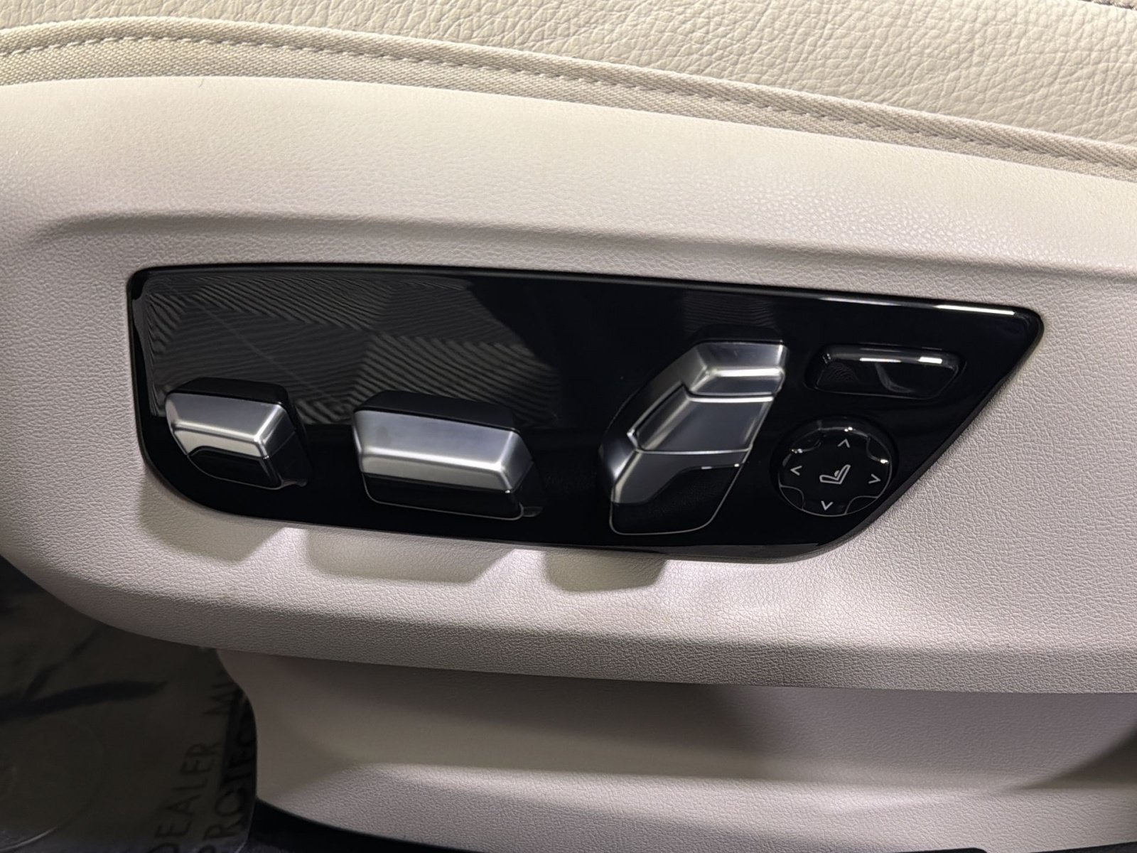 Used 2023 BMW M550i xDrive AWD/4WD image 26