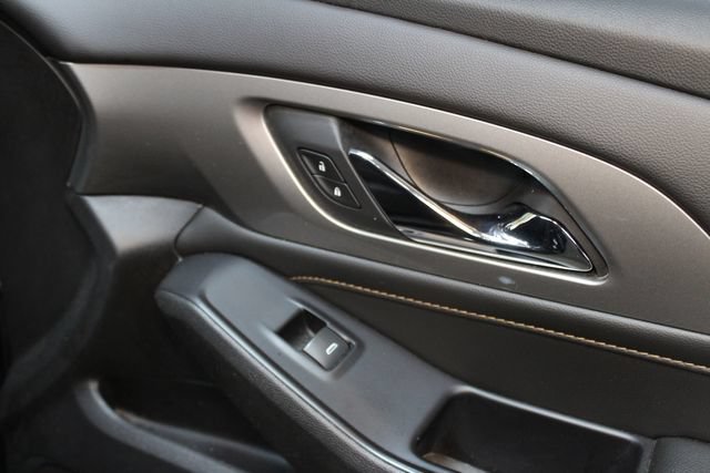 Used 2019 Chevrolet Traverse LT w/ LPO, Blackout Package AWD/4WD image 9