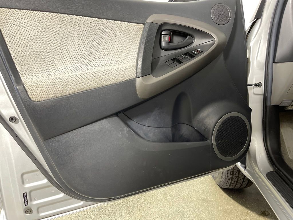 Used 2014 Toyota RAV4 EV image 15
