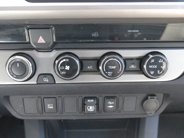 Used 2018 Toyota Tacoma SR5 AWD/4WD image 23
