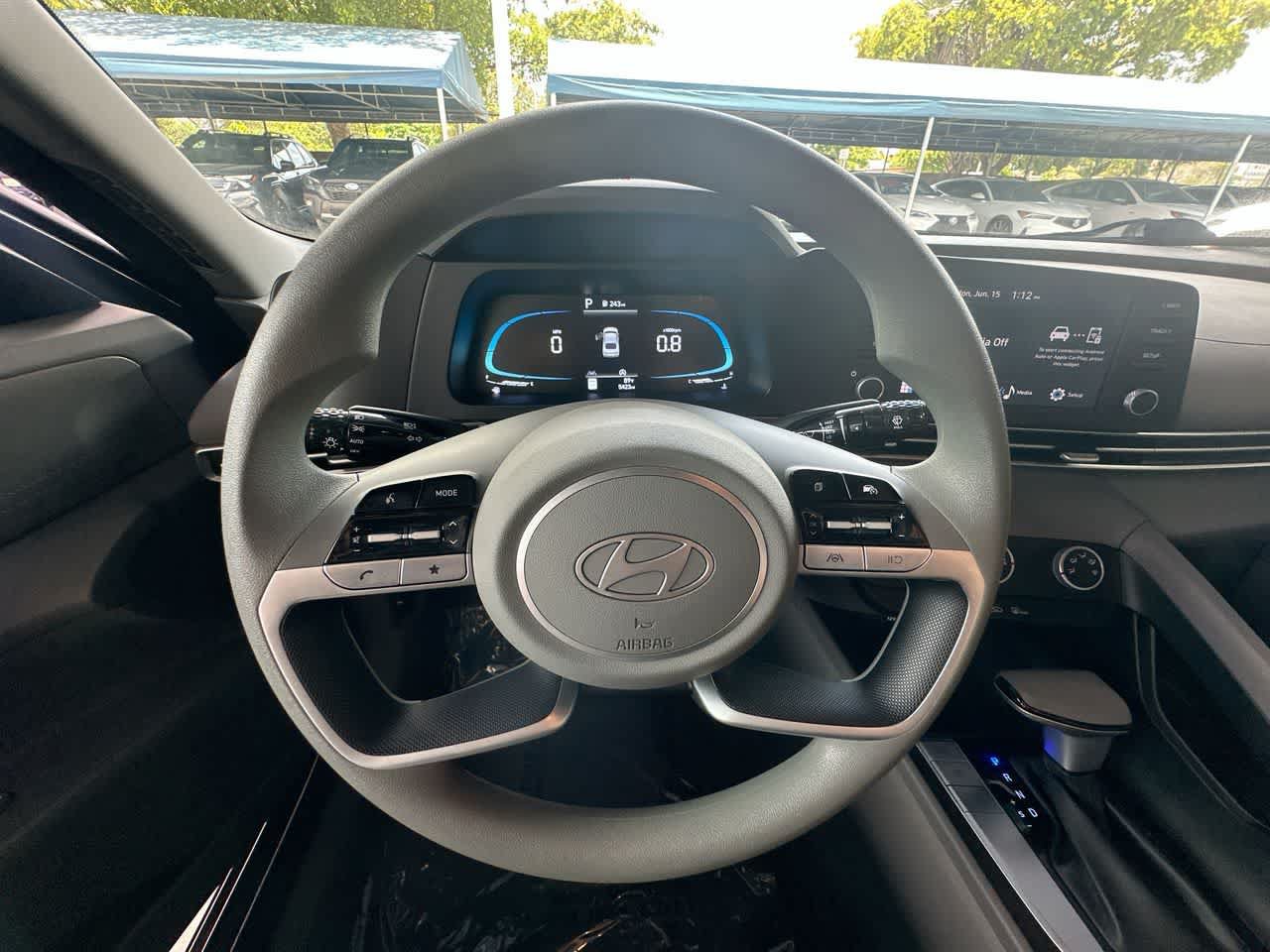 Used 2025 Hyundai Elantra SE FWD image 15