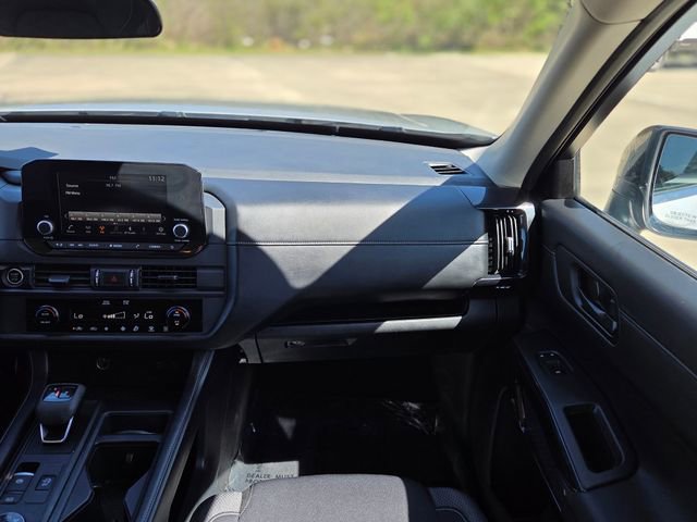 Used 2024 Nissan Pathfinder S image 20