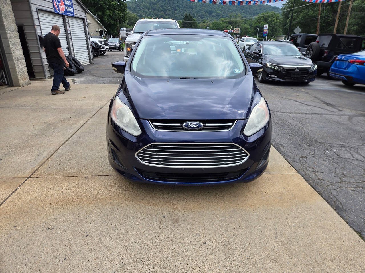 Used 2016 Ford C-MAX SE w/ Interior Protection Package FWD image 2