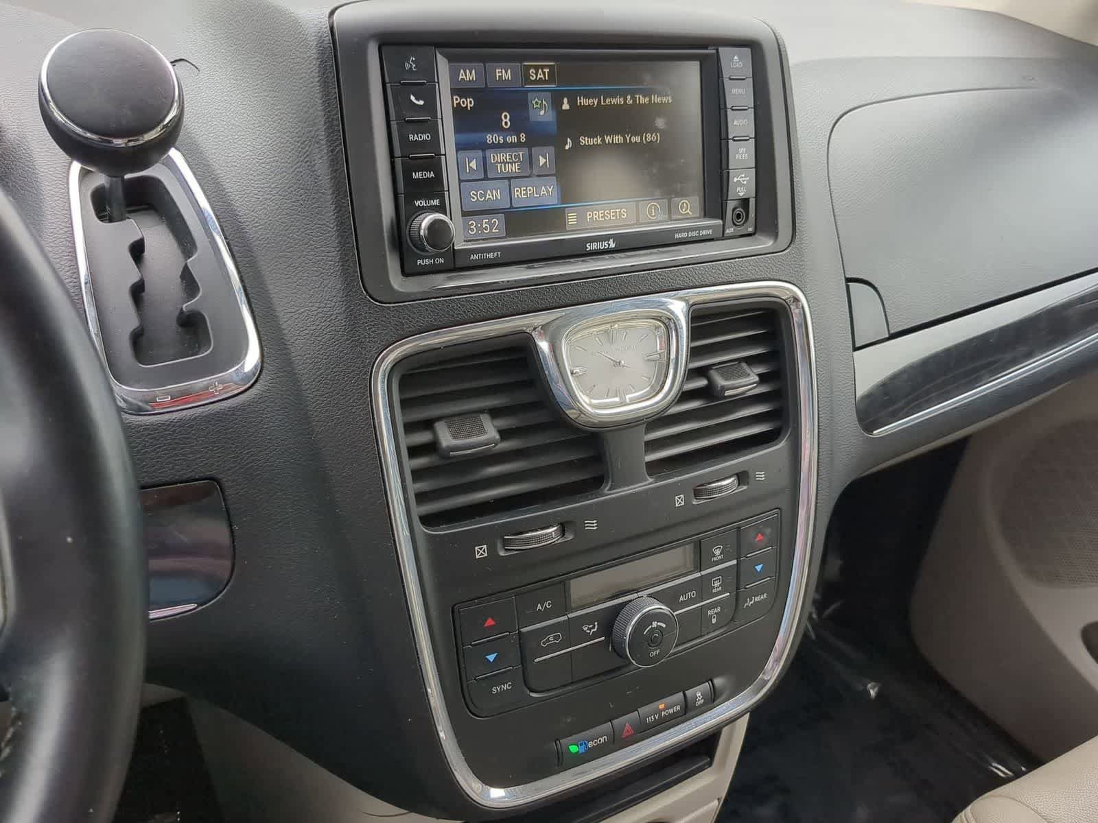 Used 2013 Chrysler Town & Country Touring-L FWD image 26