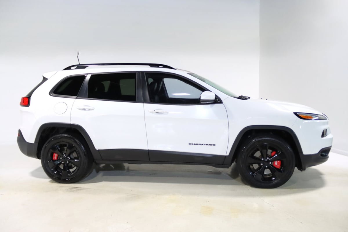 Used 2017 Jeep Cherokee High Altitude AWD/4WD image 5