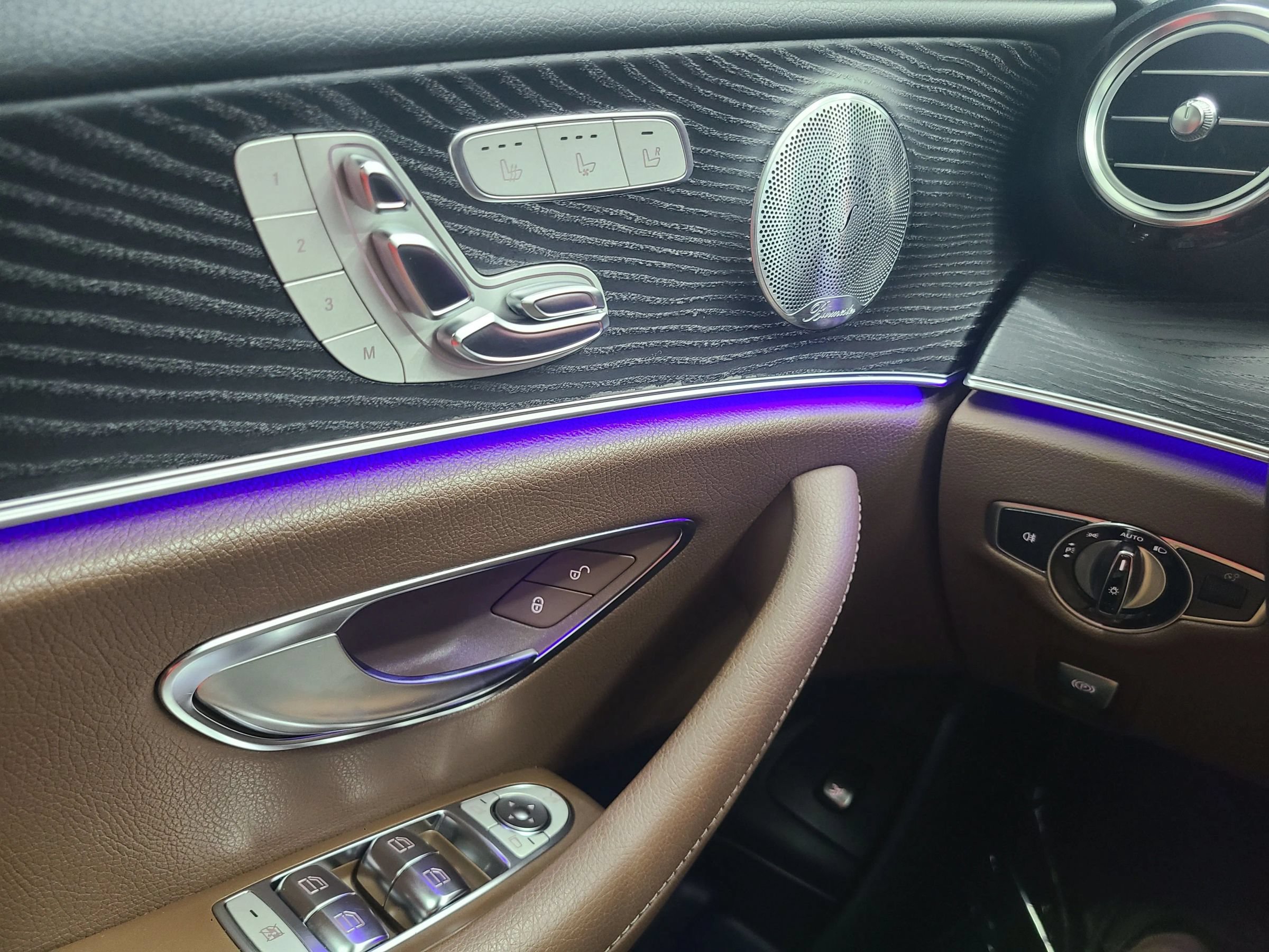Used 2019 Mercedes-Benz E 300 4MATIC w/ Premium 1 Package image 30