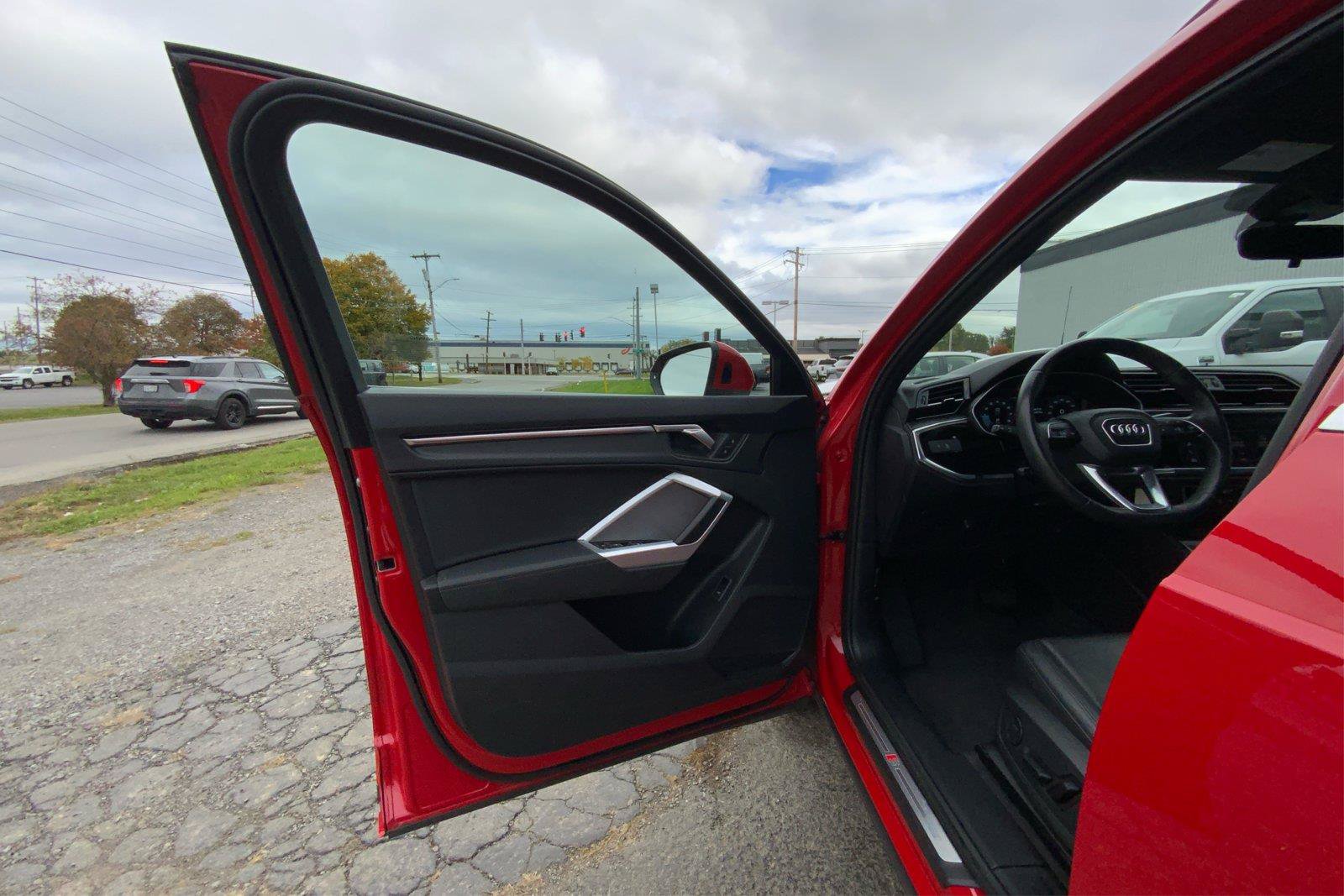 Used 2025 Audi Q3 2.0T Premium AWD/4WD image 19