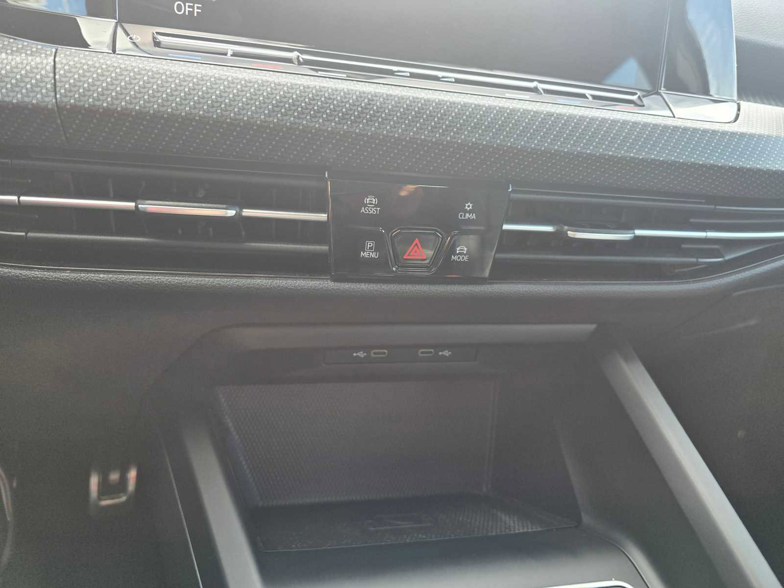 Used 2022 Volkswagen Golf R image 28