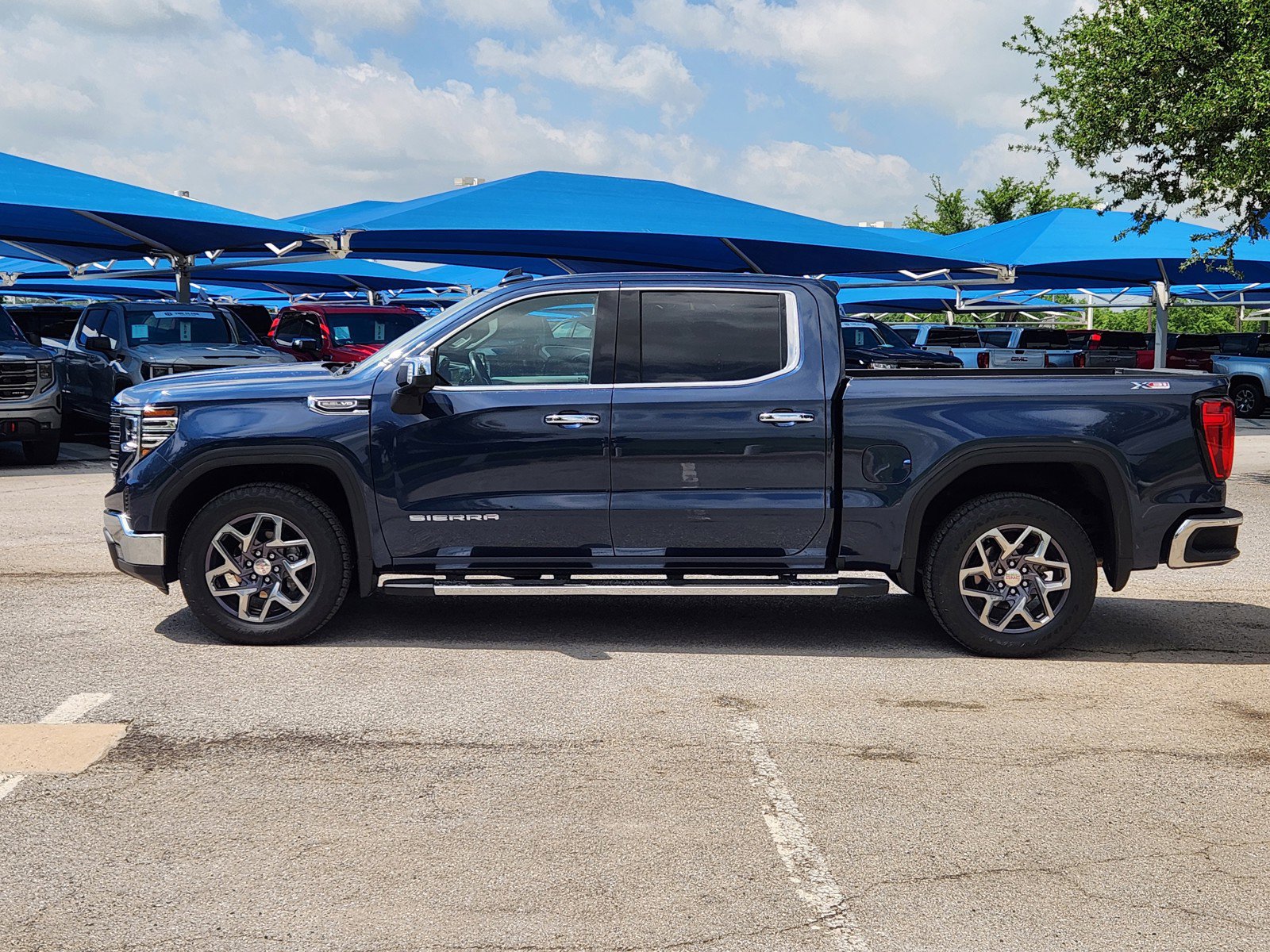 Used 2022 GMC Sierra 1500 SLT w/ SLT Convenience Package AWD/4WD image 3