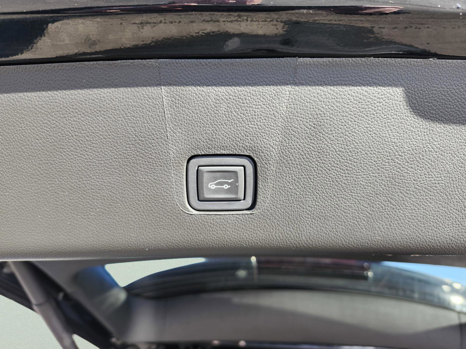 Used 2023 Chevrolet Traverse LT image 19