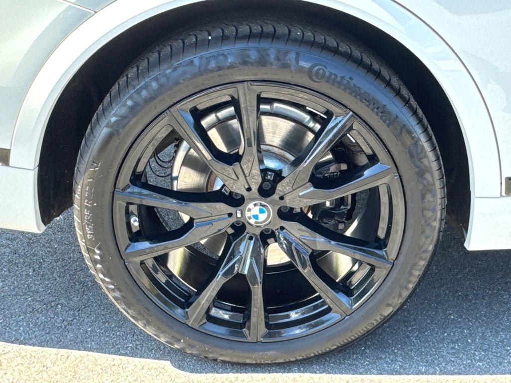 Used 2023 BMW X7 xDrive40i w/ Dynamic Handling Package image 17