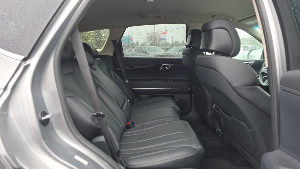 Used 2025 Genesis GV80 2.5T Standard image 12