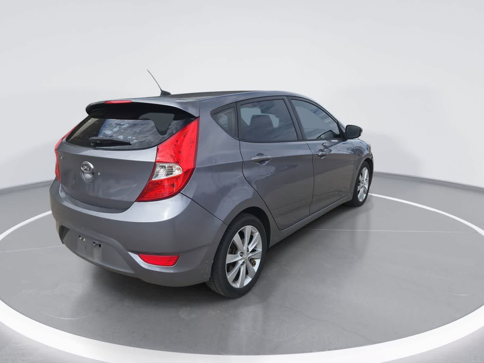 Used 2013 Hyundai Accent SE FWD image 8