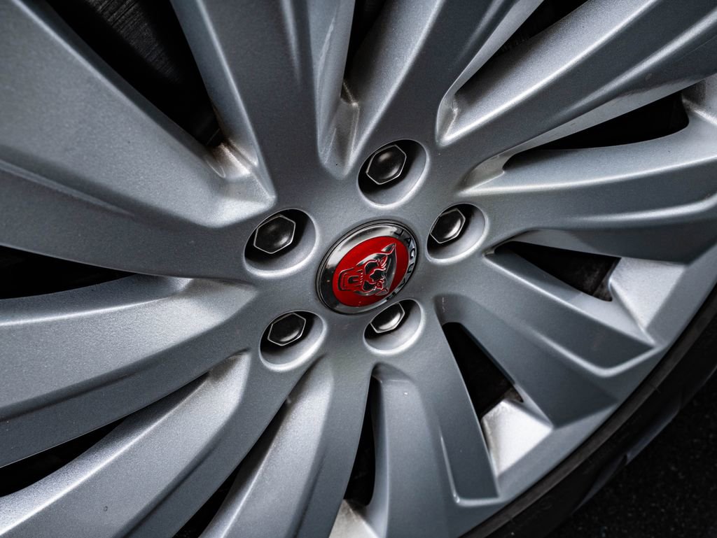 Used 2019 Jaguar E-PACE R-Dynamic SE image 8