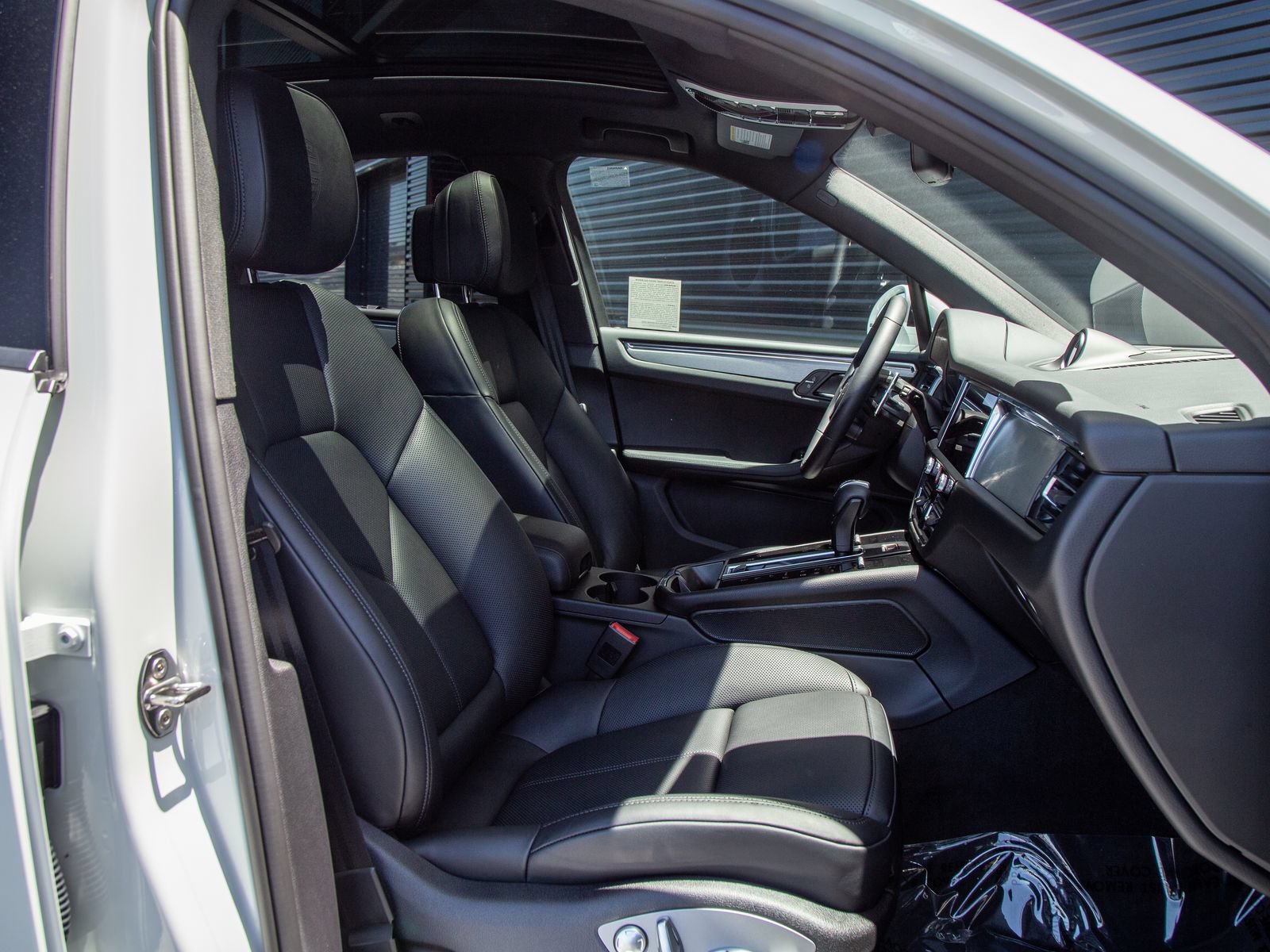 Used 2026 Porsche Macan AWD/4WD image 26