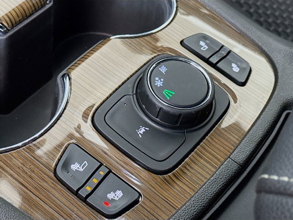 Used 2023 GMC Acadia SLE w/ Driver Convenience Package image 22