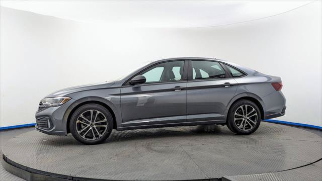 Used 2024 Volkswagen Jetta Sport FWD image 3