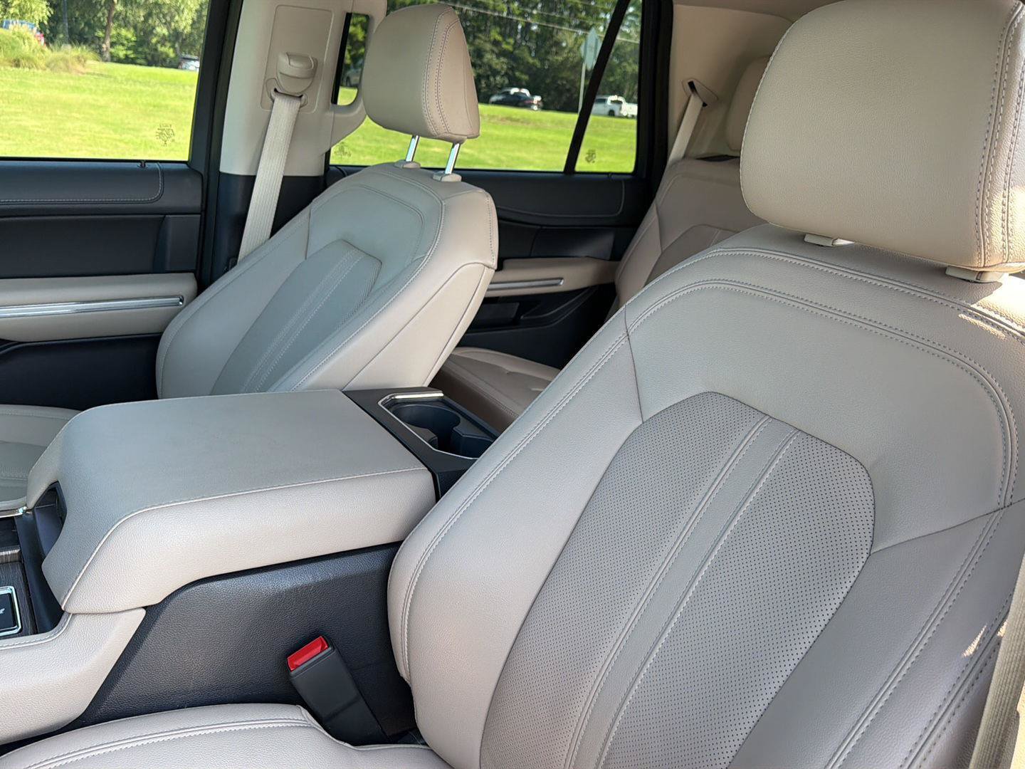 Used 2024 Ford Expedition Limited RWD image 31