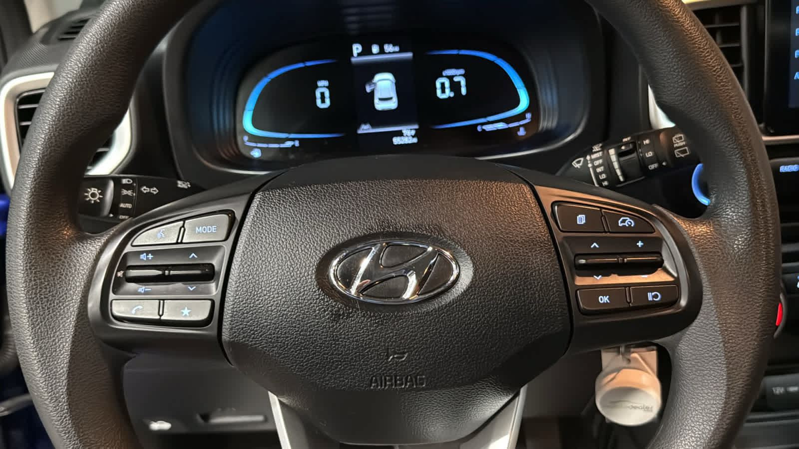 Used 2023 Hyundai Venue SE FWD image 11
