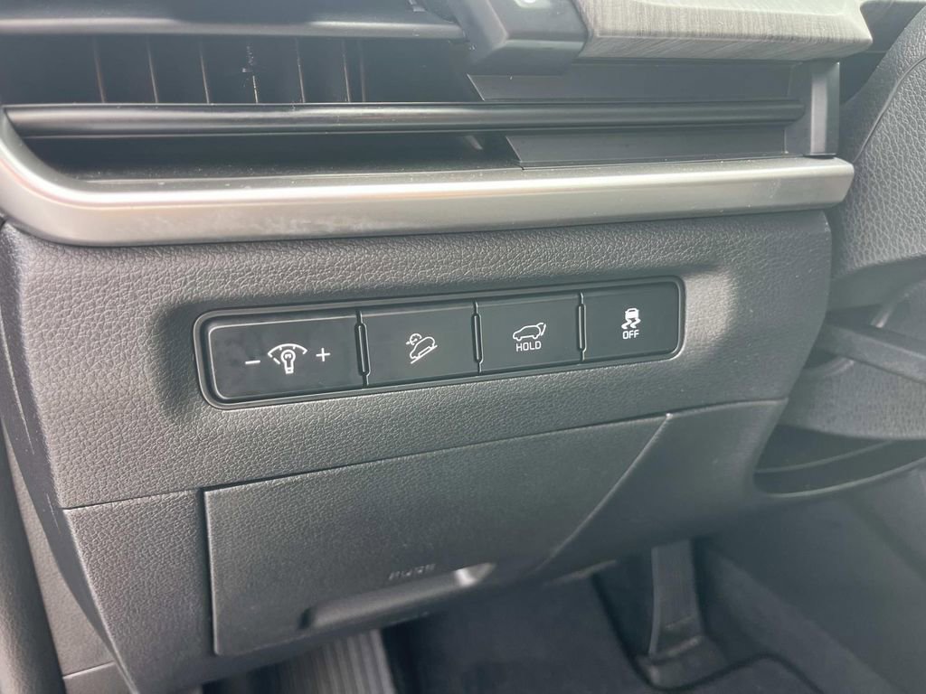 Used 2023 Kia Telluride EX w/ EX Captain's Chair Package image 16