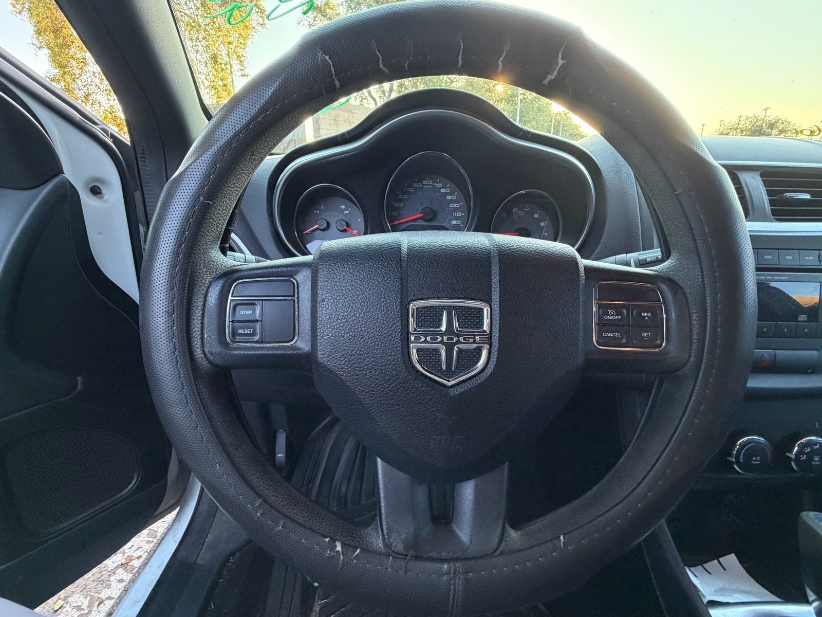 Used 2014 Dodge Avenger SE FWD image 11