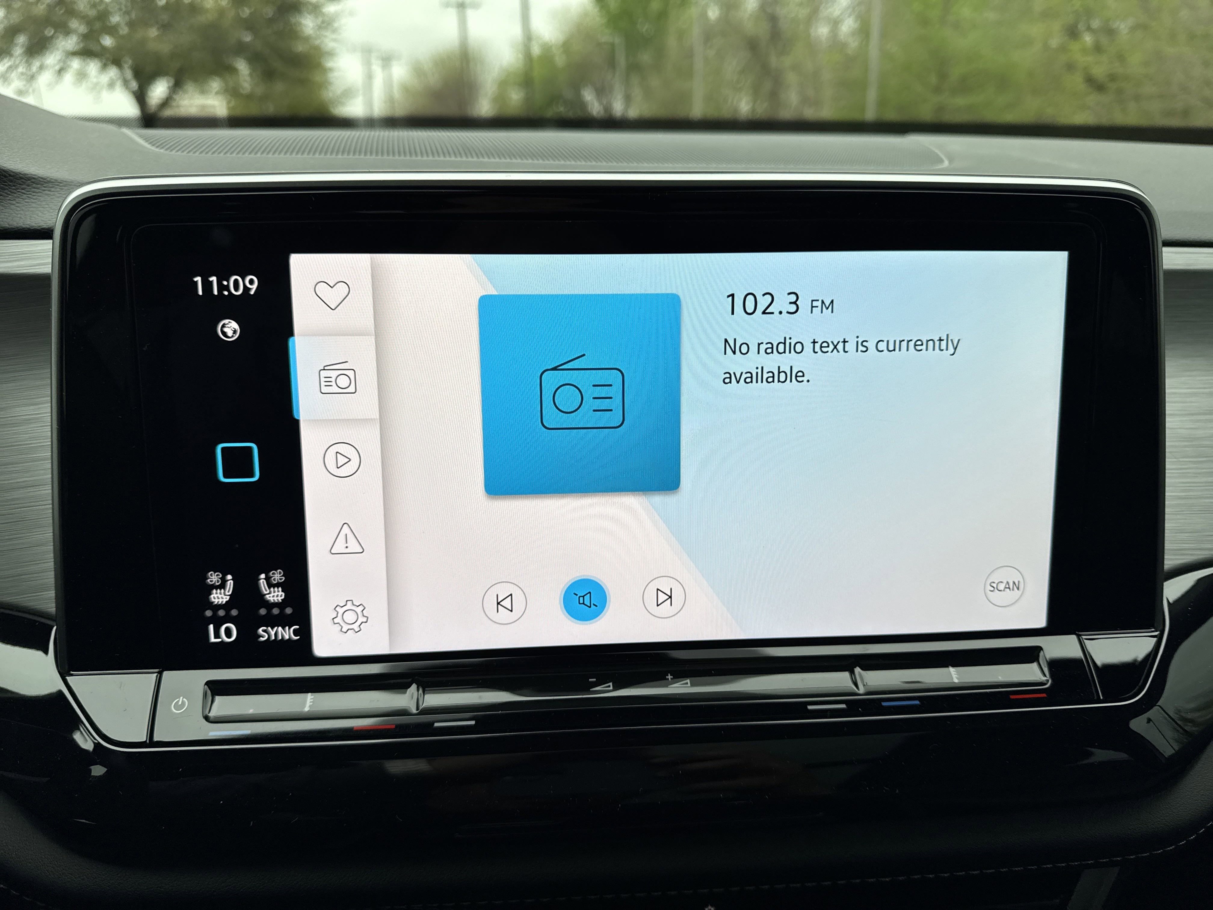 Certified 2026 Volkswagen Atlas Cross Sport SE FWD image 41