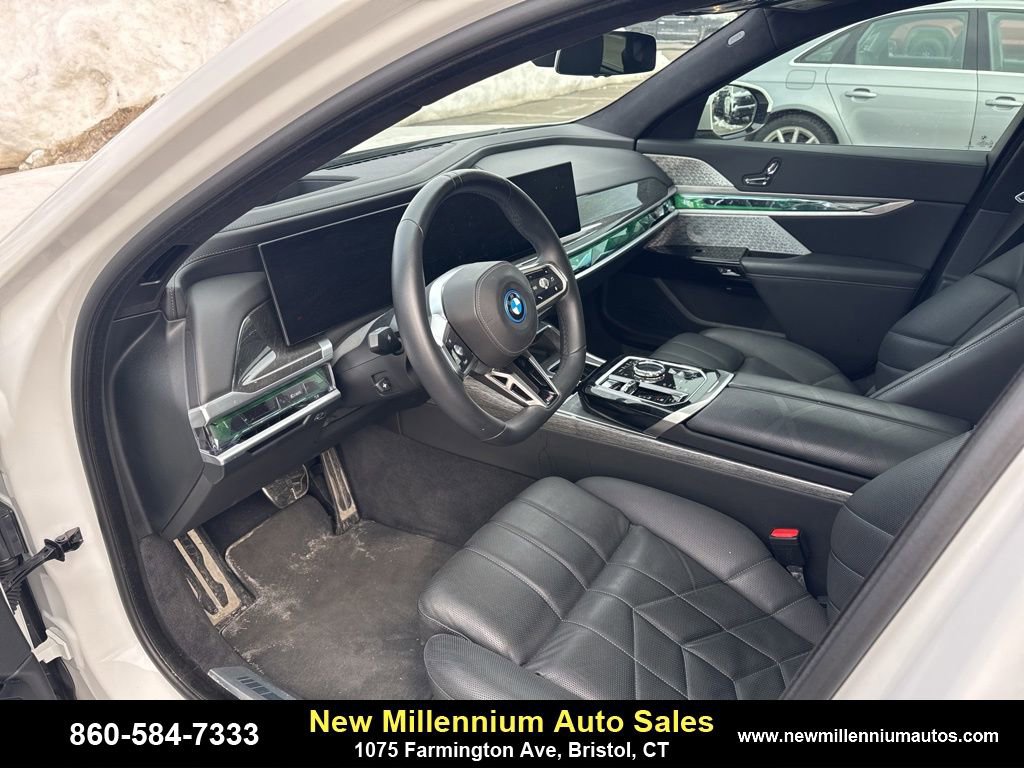 Used 2023 BMW i7 xDrive60 image 11