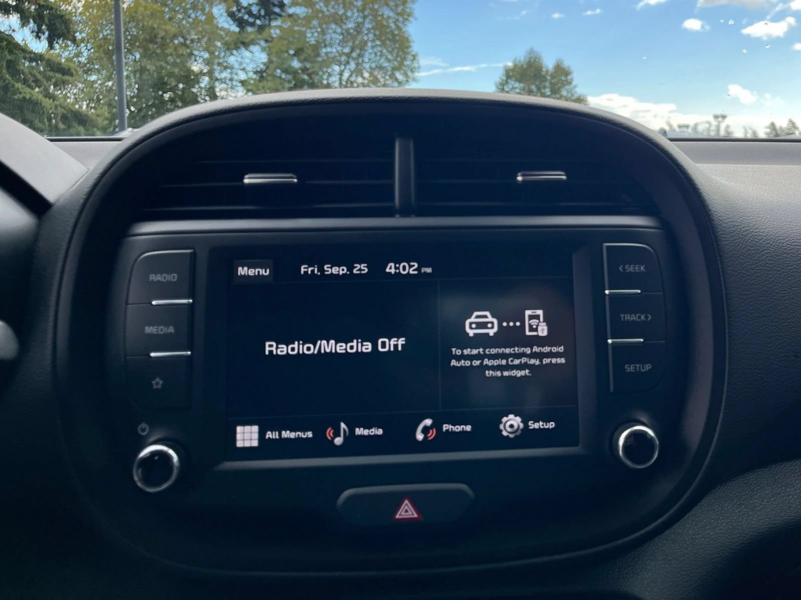 Used 2025 Kia Soul LX w/ LX Technology Package FWD image 19