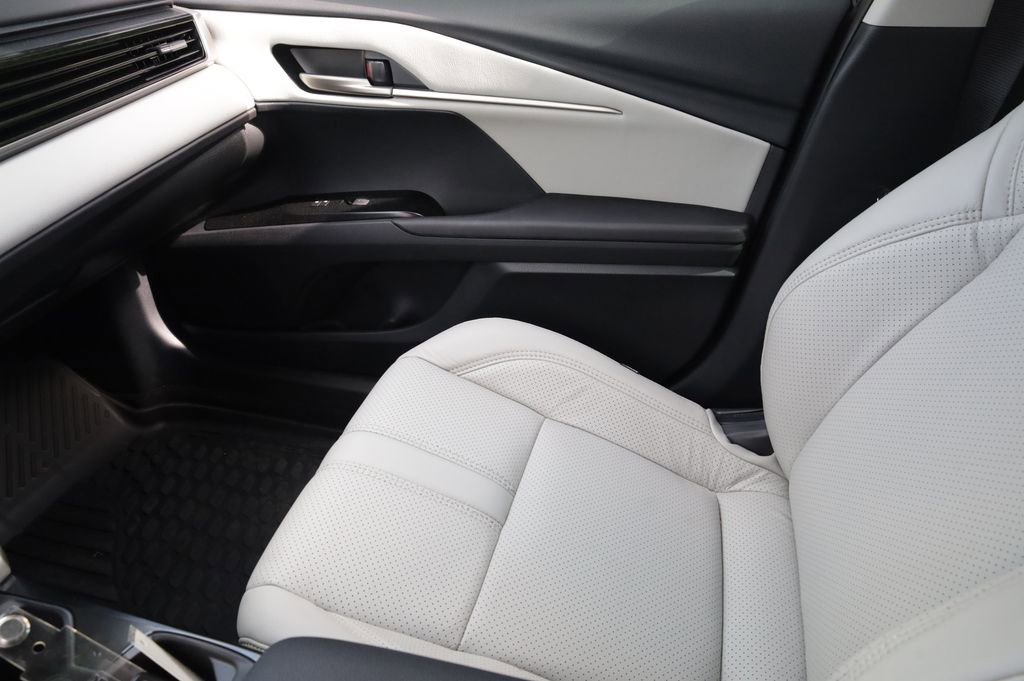 Used 2026 Toyota Camry LE w/ Convenience Package FWD image 14