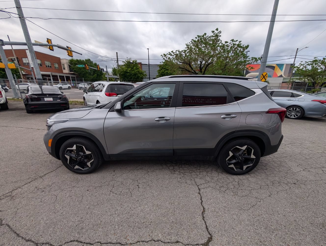Used 2025 Kia Seltos EX FWD image 9