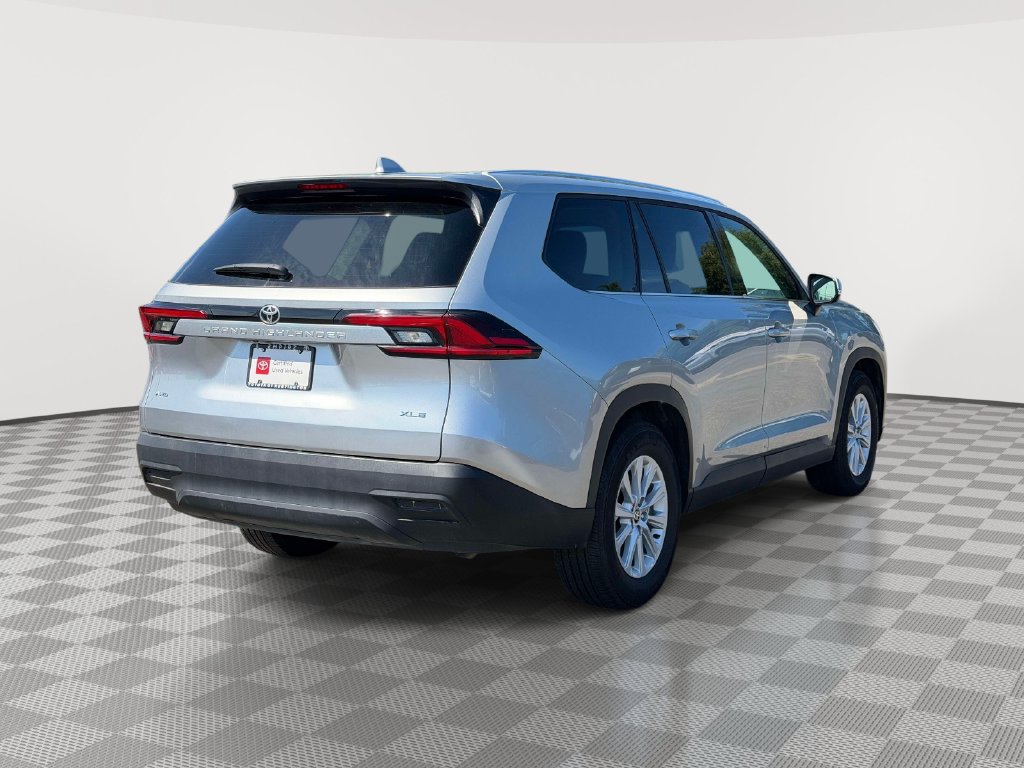 Used 2025 Toyota Grand Highlander AWD image 3