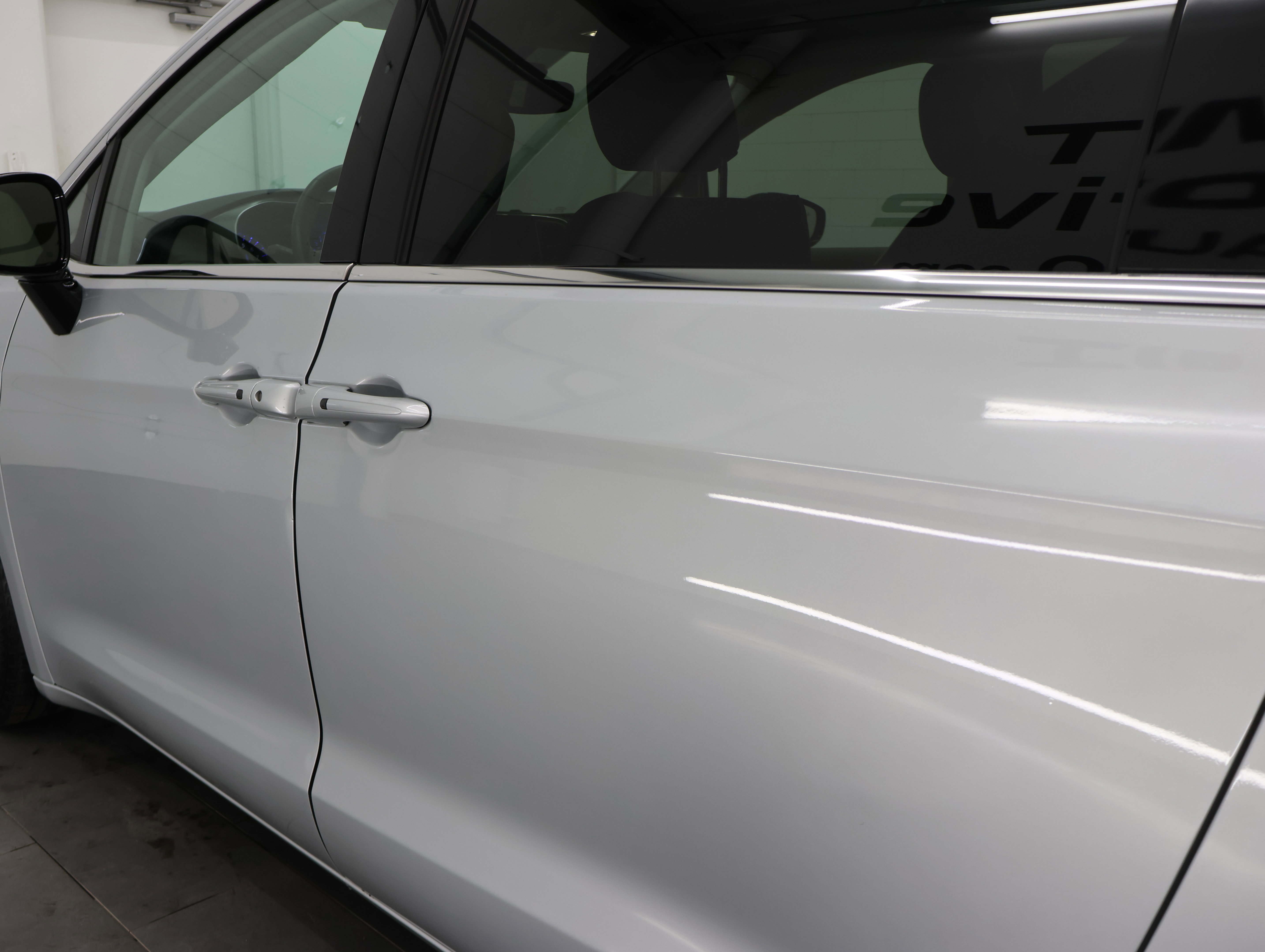Used 2024 Chrysler Pacifica Touring-L FWD image 30