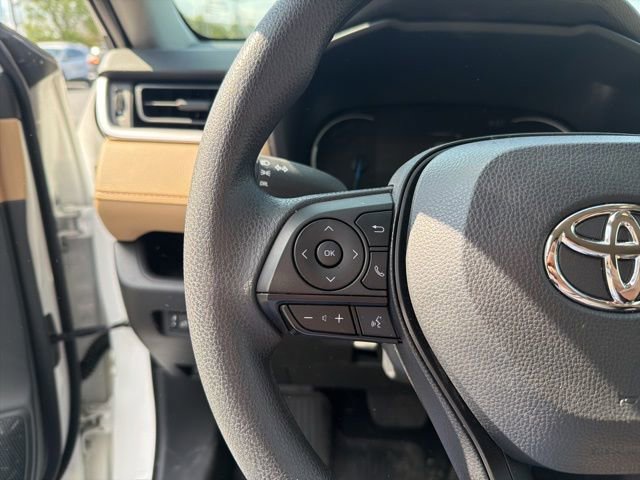 Used 2025 Toyota RAV4 LE AWD/4WD image 21