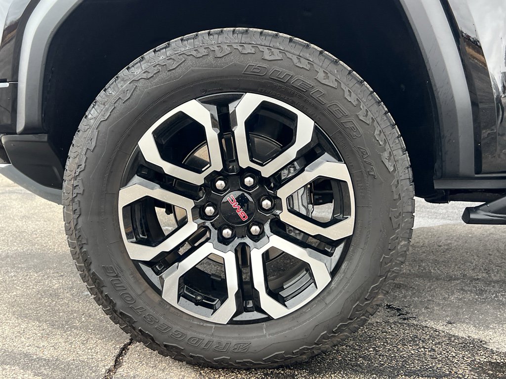 Used 2025 GMC Canyon AT4 w/ Nightfall Edition image 11