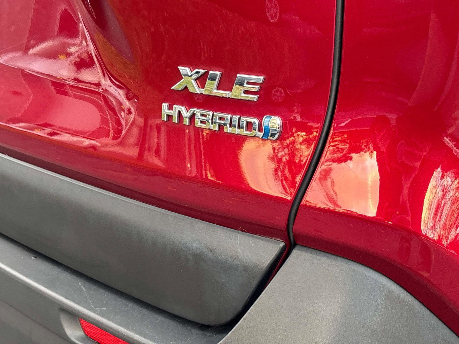 Used 2021 Toyota RAV4 XLE w/ Convenience Package image 25