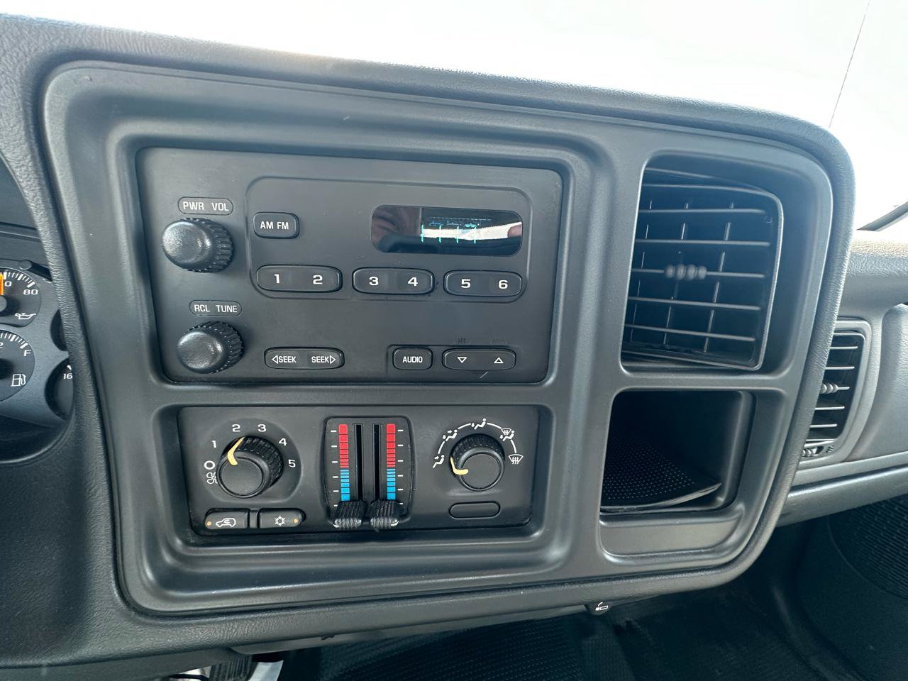 Used 2005 Chevrolet Silverado 1500 W/T RWD image 52