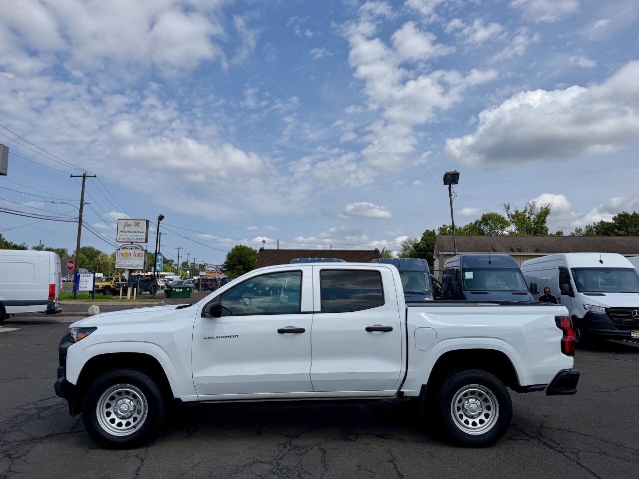 Used 2023 Chevrolet Colorado W/T RWD image 3