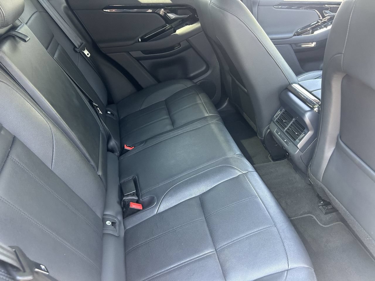 Used 2024 Land Rover Range Rover Evoque S AWD/4WD image 15