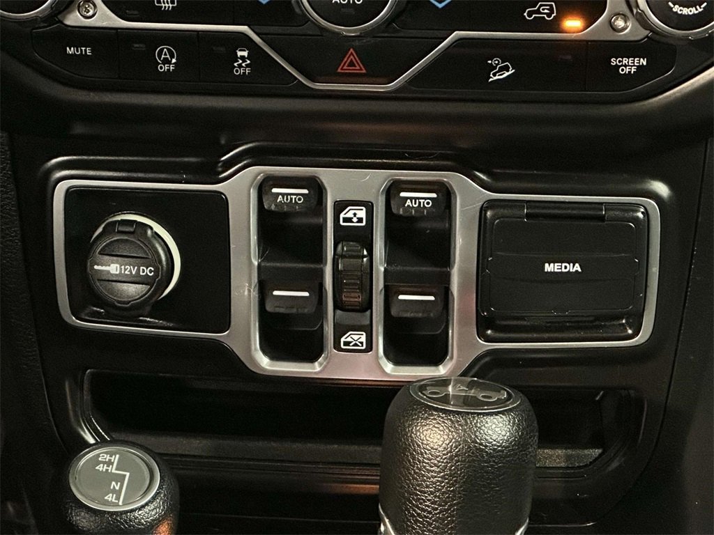 Used 2018 Jeep Wrangler Unlimited Sahara image 19