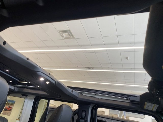 New 2025 Jeep Wrangler Rubicon 392 image 30