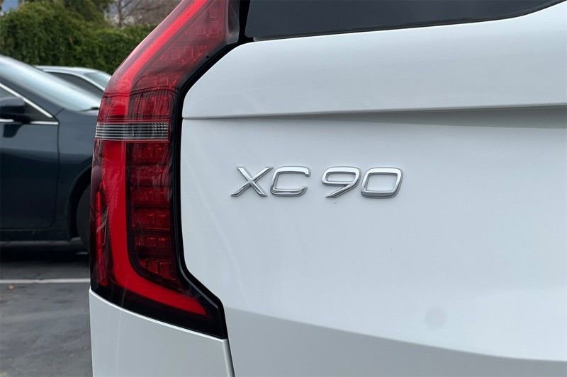 Certified 2025 Volvo XC90 B6 Plus image 30
