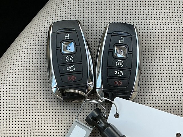 Used 2019 Lincoln Nautilus Reserve image 21