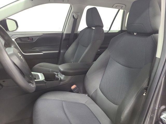 Used 2024 Toyota RAV4 LE AWD/4WD image 20