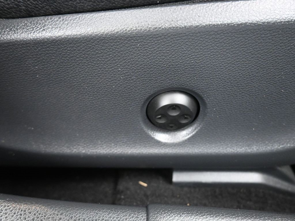 Used 2018 Mercedes-Benz GLA 250 4MATIC image 43