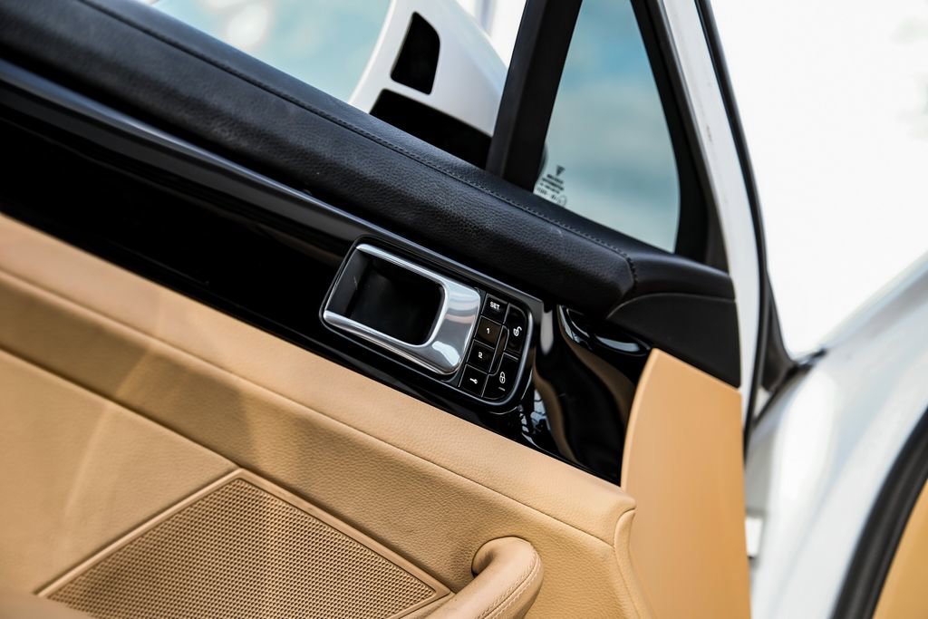 Used 2018 Porsche Panamera 4 image 55