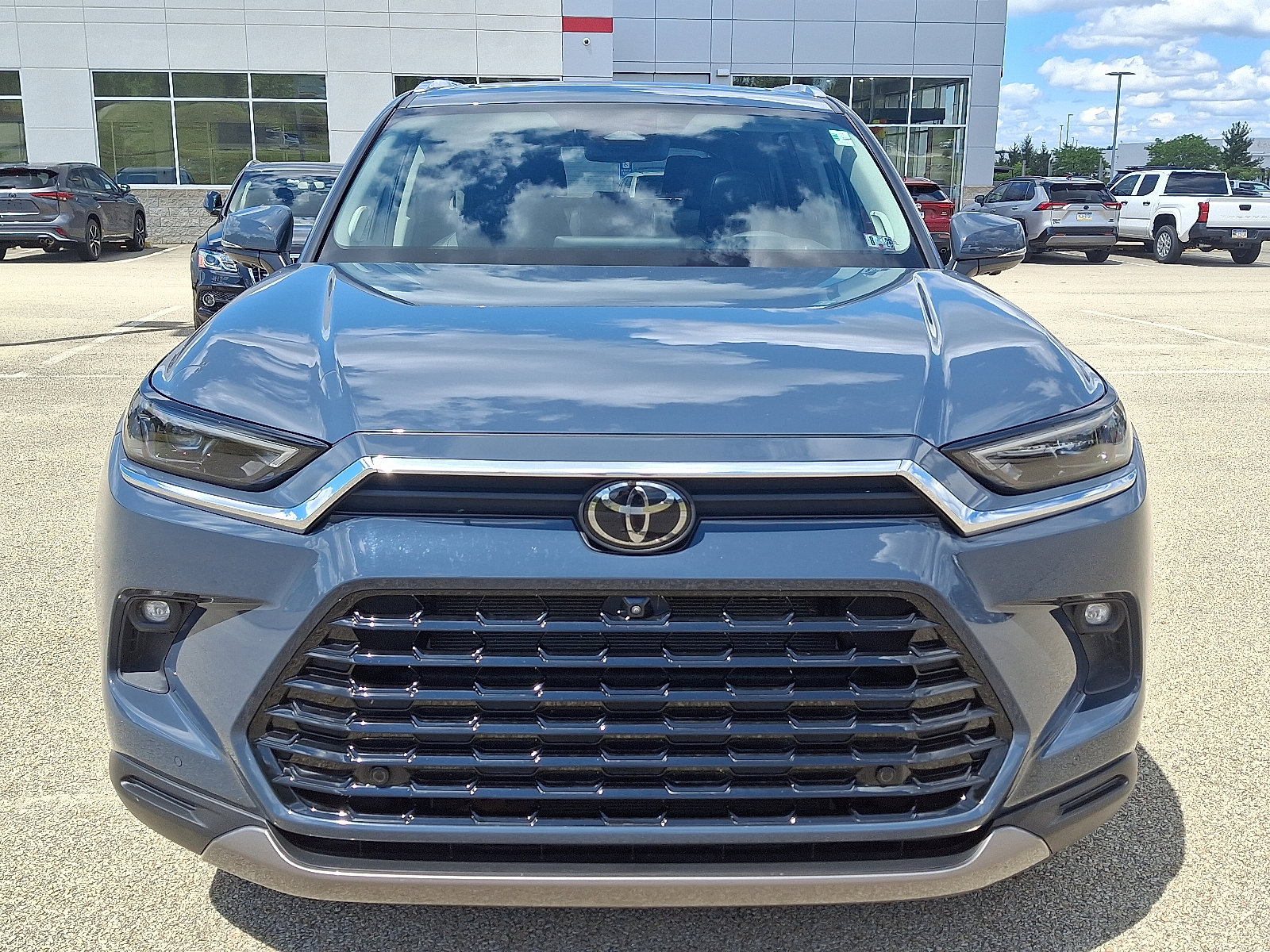 Used 2024 Toyota Grand Highlander AWD image 2