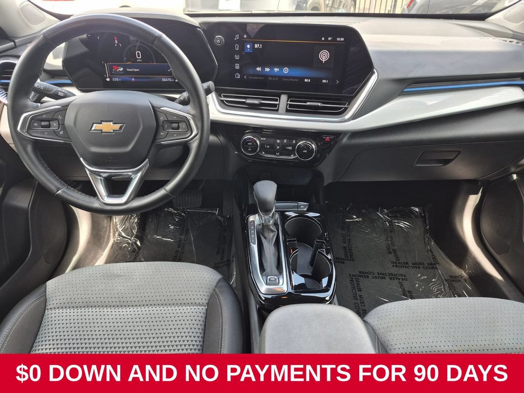 Used 2025 Chevrolet Trax LT w/ LT Convenience Package FWD image 24