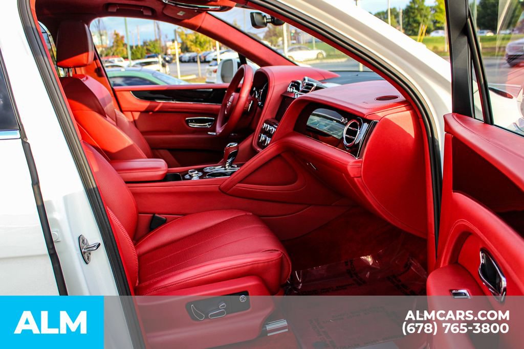 Used 2023 Bentley Bentayga image 21