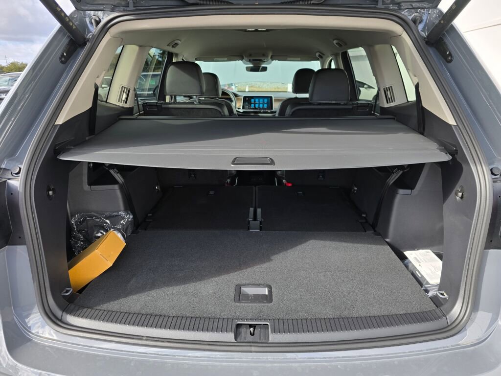 New 2025 Volkswagen Atlas SE image 11